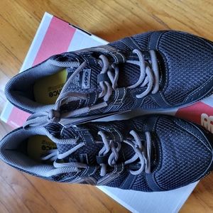 Brand new men's New Balance sneakers
